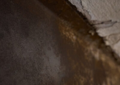 Beindruckender Vorher/Nachher-Effekt auf einem Stahlträger