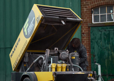 Mit Hochdruck dabei: Mobiler Kompressor von Feinstrahltechnik Fehmarn für Sandstrahl- und Trockeneisarbeiten
